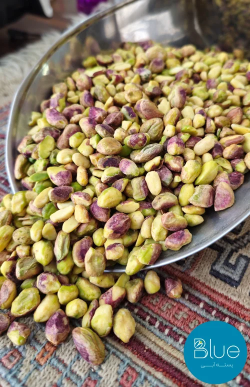 مغز پسته فندقی تو آبی